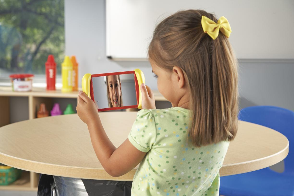 specchio bifacciale con uno specchio distorto per conoscersi giocando