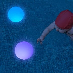 sfere palle luminose galleggianti in acqua per piscina sensoriale bagno Snoezelen