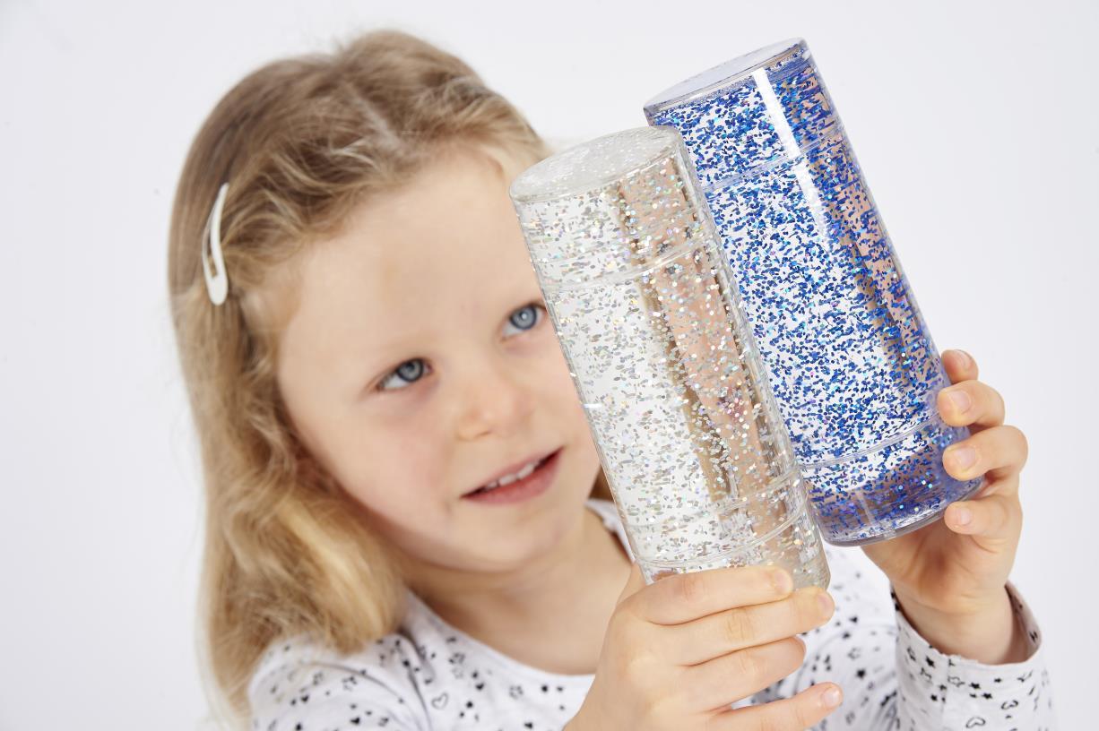 gioco educativo con cascata di glitter per facilitare la concentrazione e imparare giocando