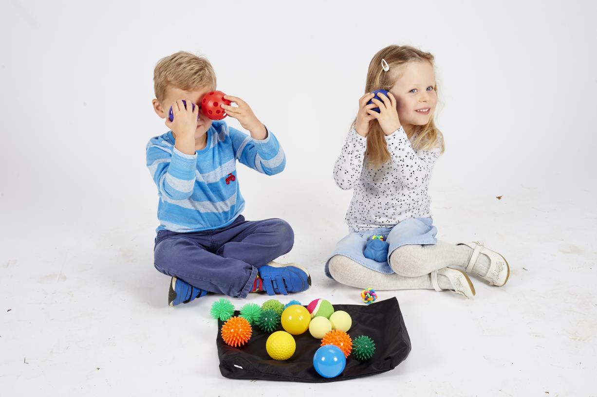 giochi sensoriali con il set di palle tattili